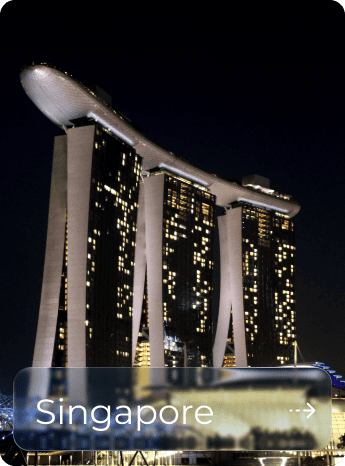 Night view of Marina Bay Sands hotel in Singapore with illuminated skypark.